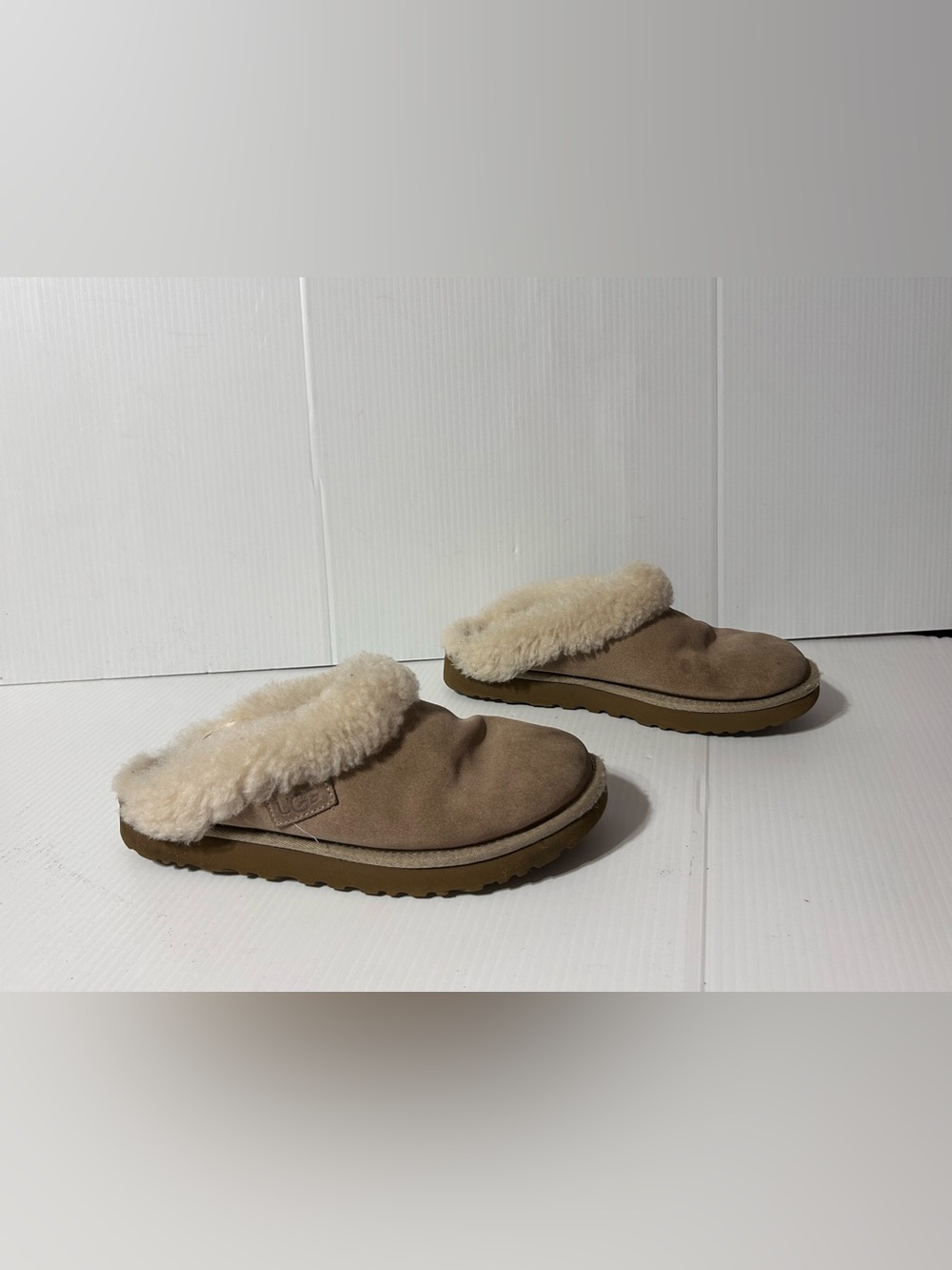 UGG cluggette leather sheepskin slippers womens size 8